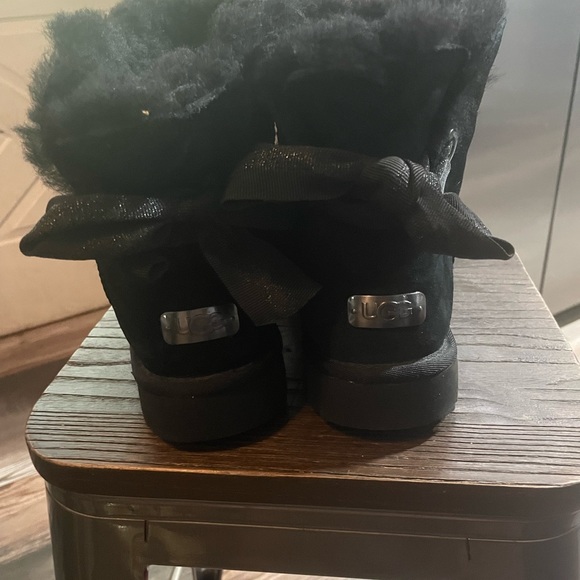 Womens Ugg Bailey bow boots - Picture 3 of 4